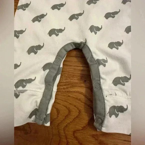 Monica and Andy grey elephant baby long sleeve romper outfit size 0-3 months - Picture 6 of 7